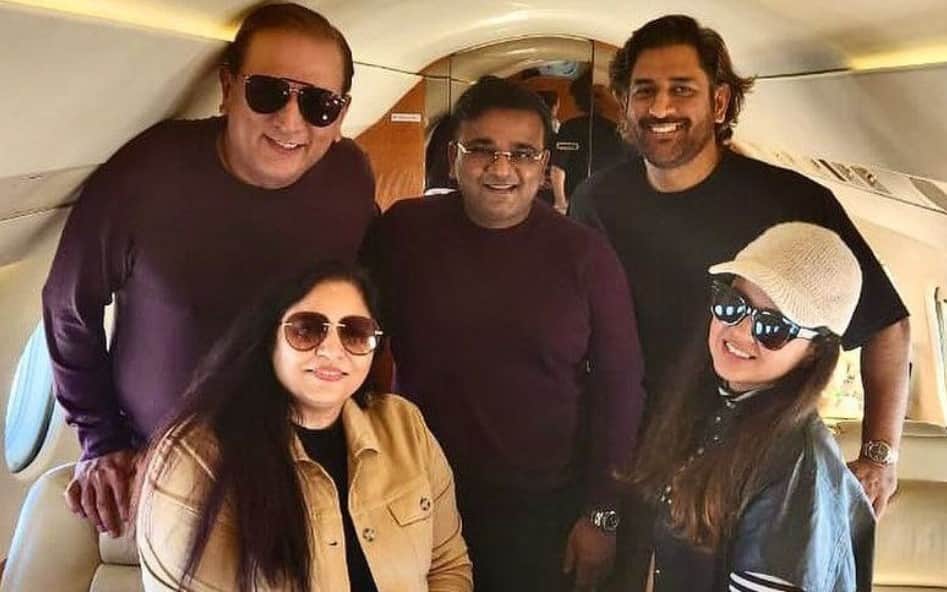 MS Dhoni And Wife Sakshi Spotted With Friends In Private Jet; Check Pics